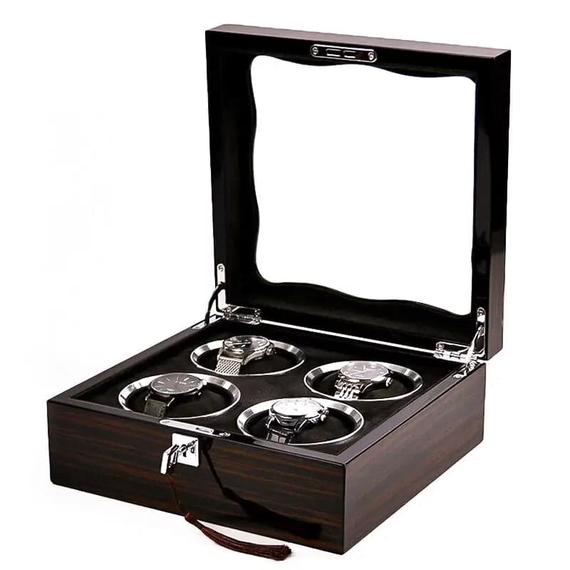 Boîte à montres en bois avec plusieurs montres rangées dans leurs coussins